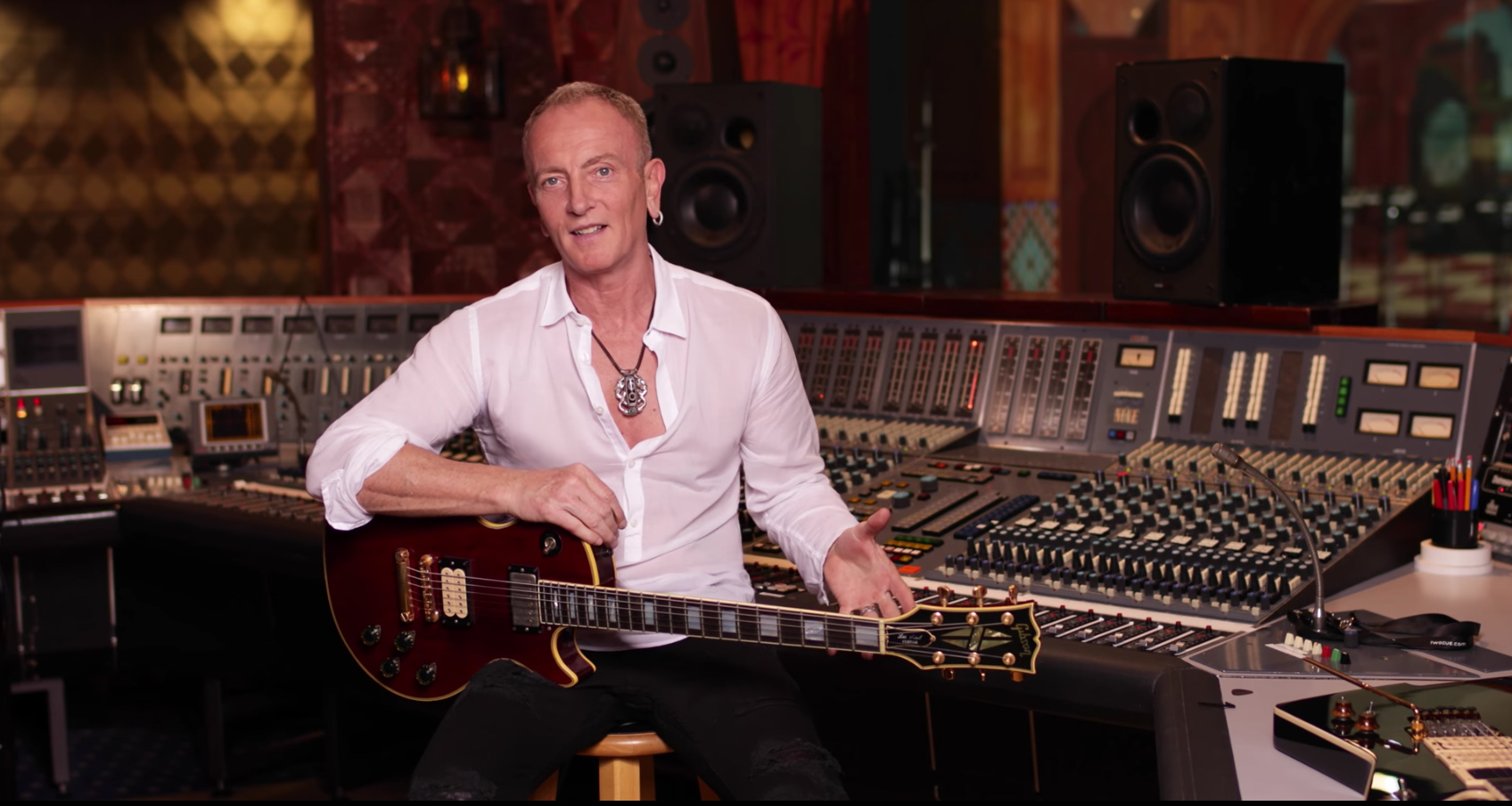 Phil Collen Sits Down With DiMarzio Def Leppard
